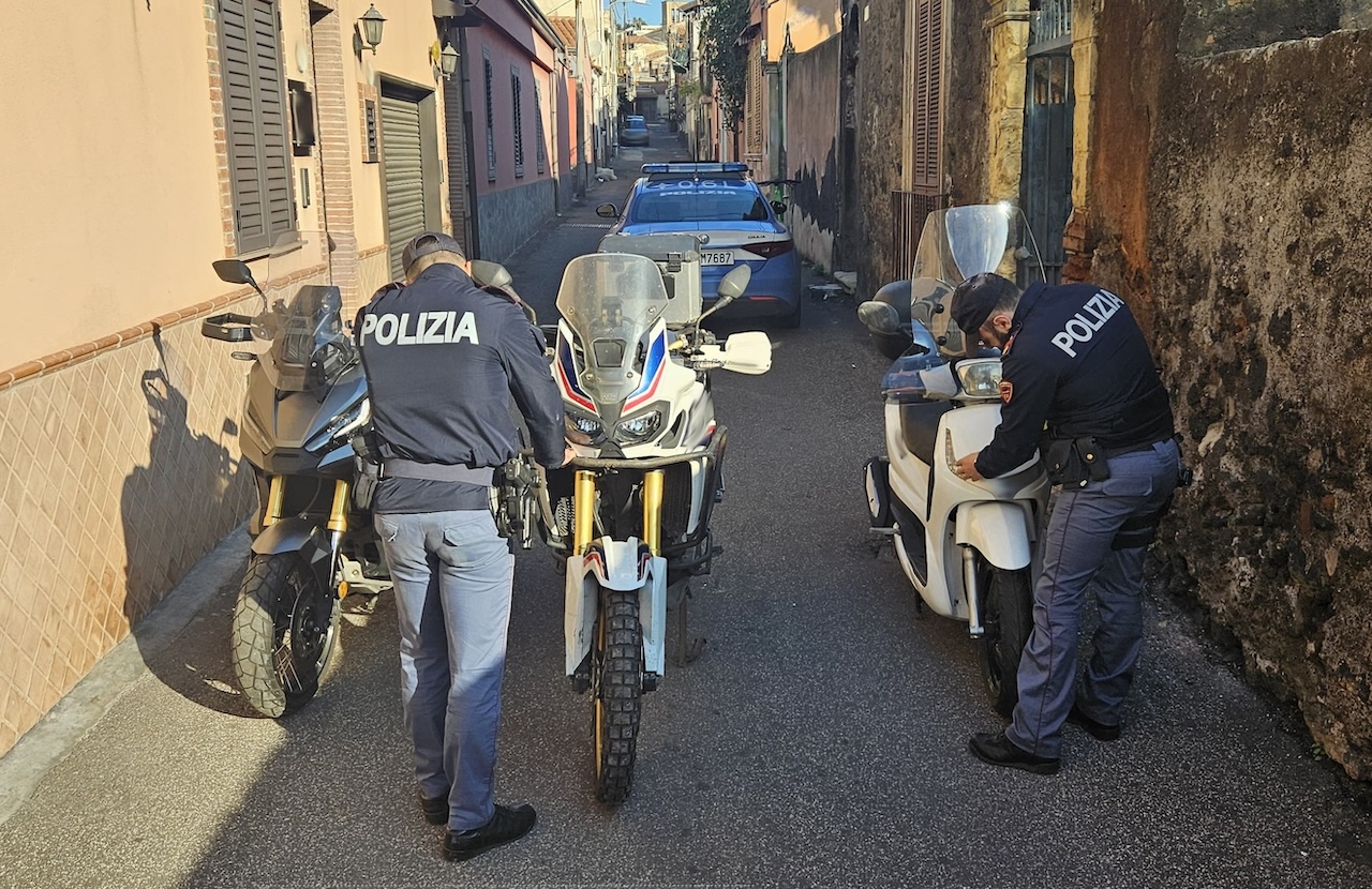 Catania, ritrovate tre moto rubate in un edificio abbandonato