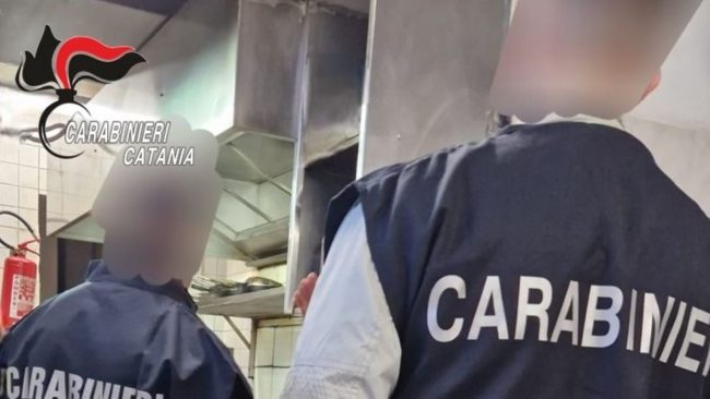 Escrementi di topi e blatte morte, chiuso ristorante ad Aci Castello per gravi carenze igieniche
