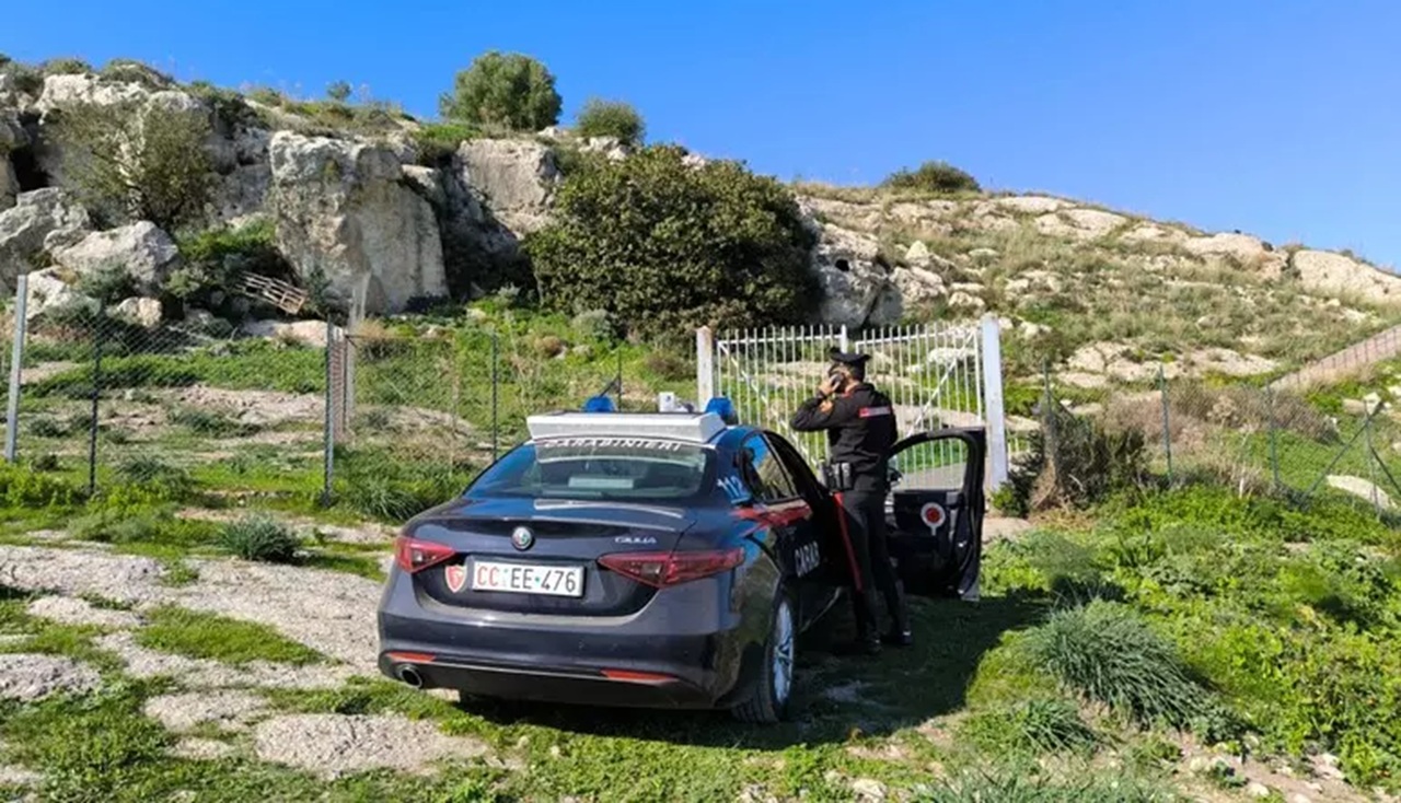 Rubano in un parco archeologico del Nisseno, denunciati 3 catanesi