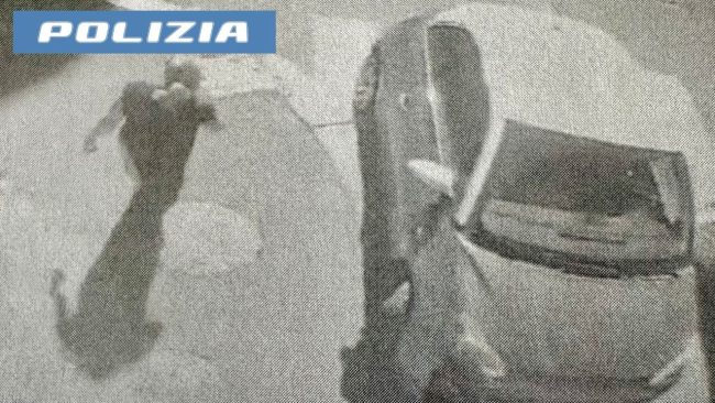 Tampona un’auto, si finge incinta e simula un malessere: denunciata 46enne a Catania