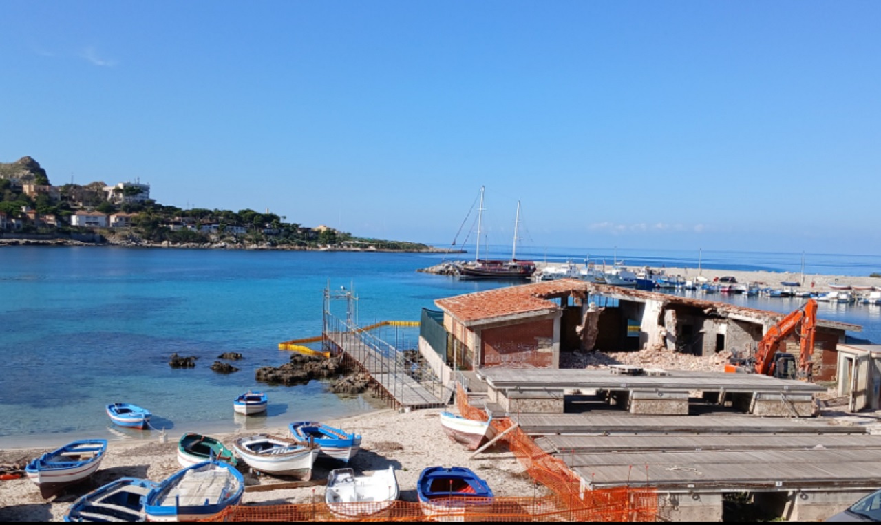 Iniziati i lavori di abbattimento dell’ecomostro “Zotta” a Palermo