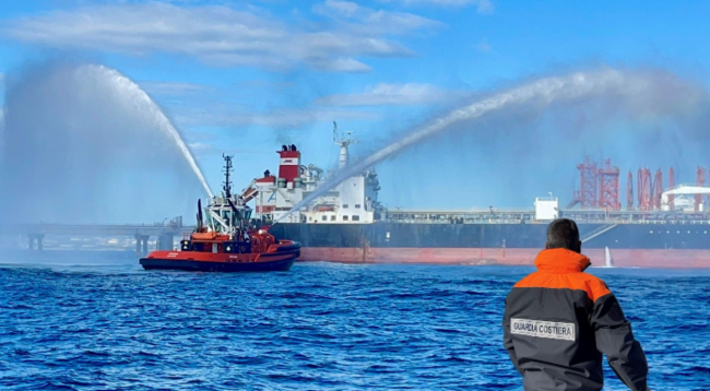 Siracusa, esercitazione antinquinamento e antincendio nella Baia di Santa Panagia