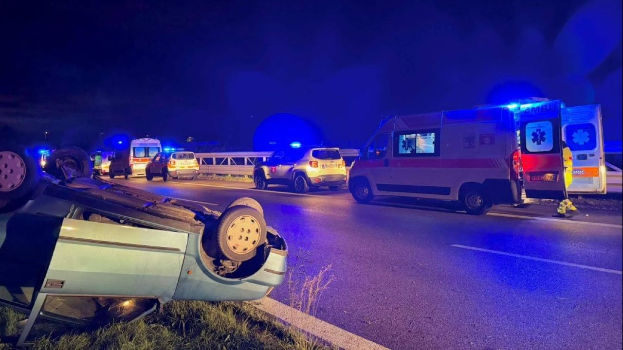 Incidente sull’A20, auto si ribalta e finisce nella carreggiata opposta