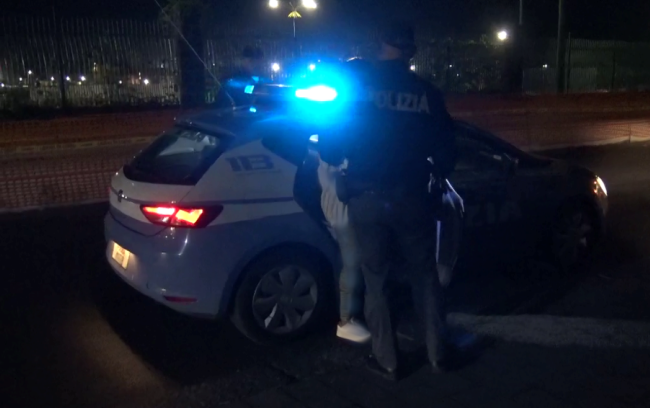 Minaccia i coinquilini con un coltello, arrestato a Catania un 25enne