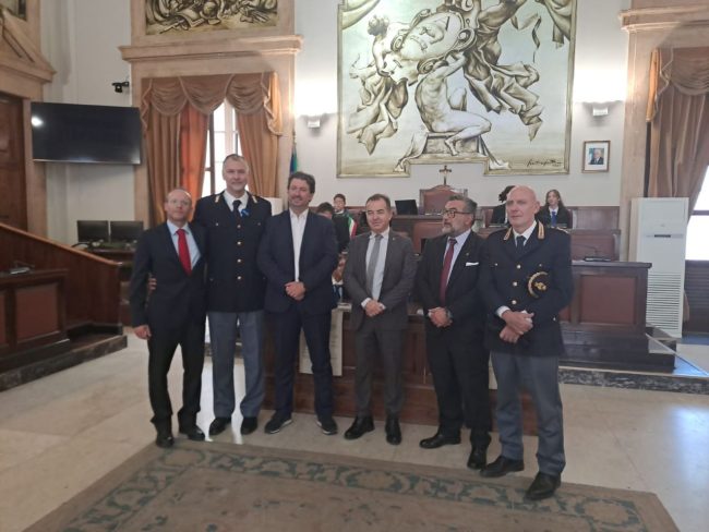 Salvò una ragazza a Catania, premiato il poliziotto Maurizio Grasso