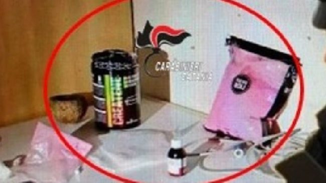Spaccio a Catania, ingoia la droga e rischia di soffocare: arrestato 42enne