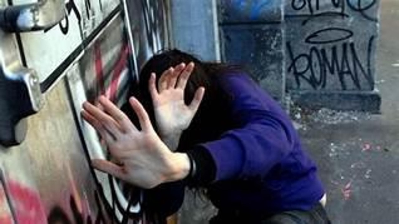 Reggio Calabria, ragazza di 16 anni violentata mentre andava a scuola