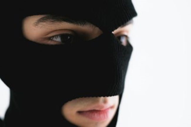 Rapina a Misilmeri: due fratelli aggrediti e legati in casa