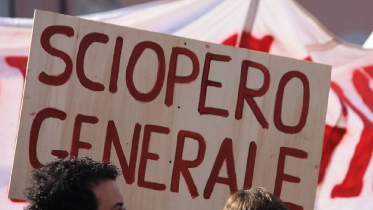 Partito il corteo dello sciopero generale a Palermo. Cgil: “Rivoltare come un guanto il Paese”