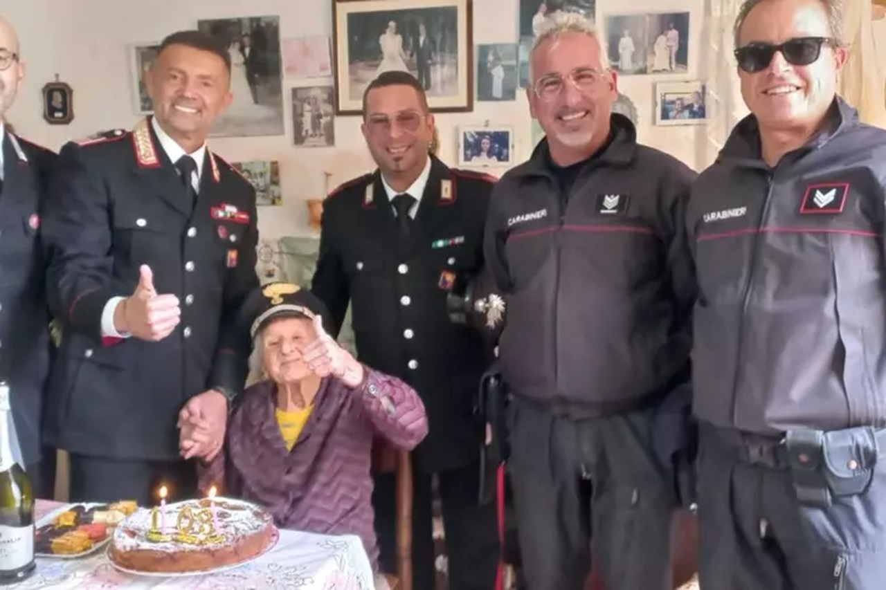 Zia Rosina festeggia 103 anni, è la più anziana tra gli abitanti delle Egadi