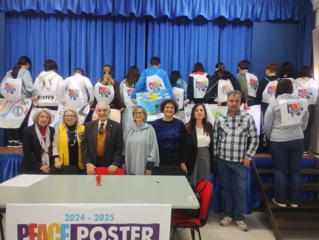 “LA PACE SENZA LIMITI”: cerimonia di premiazione degli alunni dell’I.C. ”De Roberto” di Catania del concorso “Un poster per la pace”