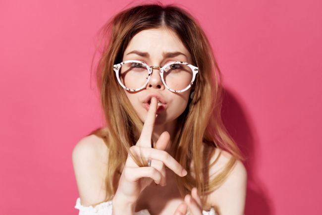 4 consigli essenziali per gestire la discrezione negli incontri extraconiugali