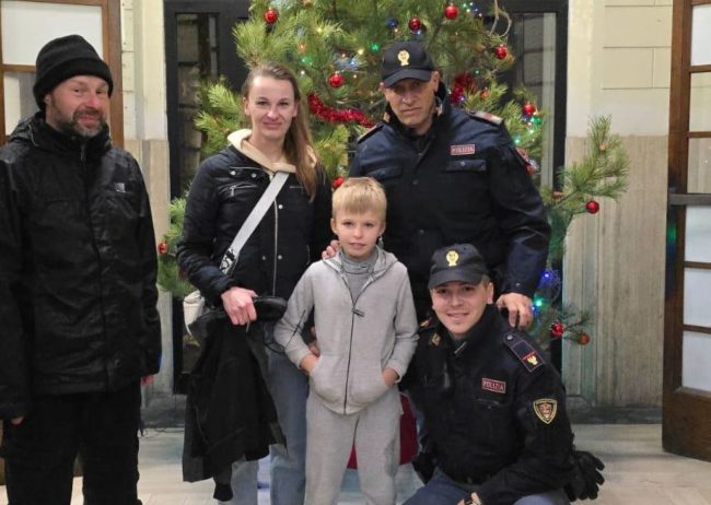 Attimi di paura a Catania: smarrito un bambino, ma viene ritrovato e riaffidato ai genitori