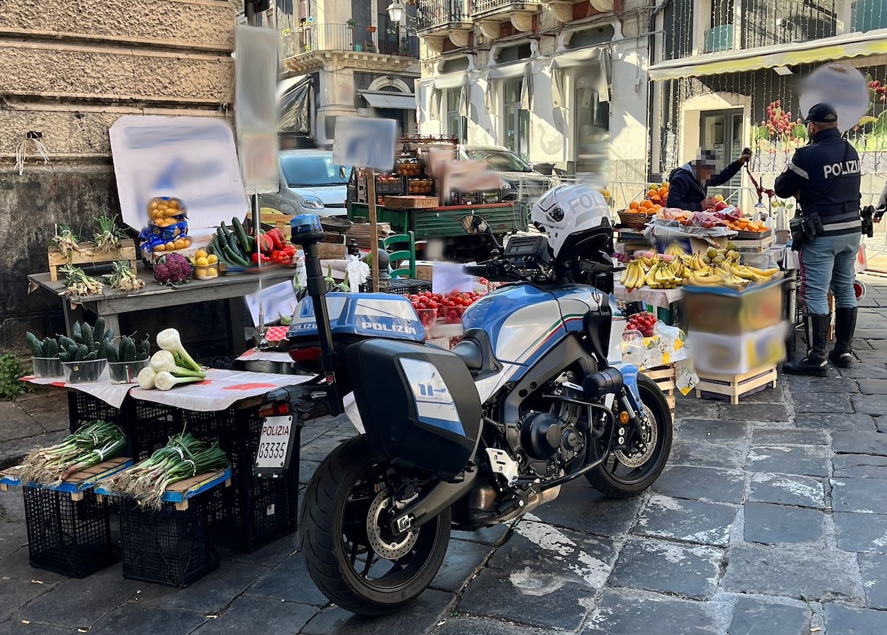 “Fucularu”, sedie e tavoli abusivi: multa da 8mila euro in una gastronomia catanese