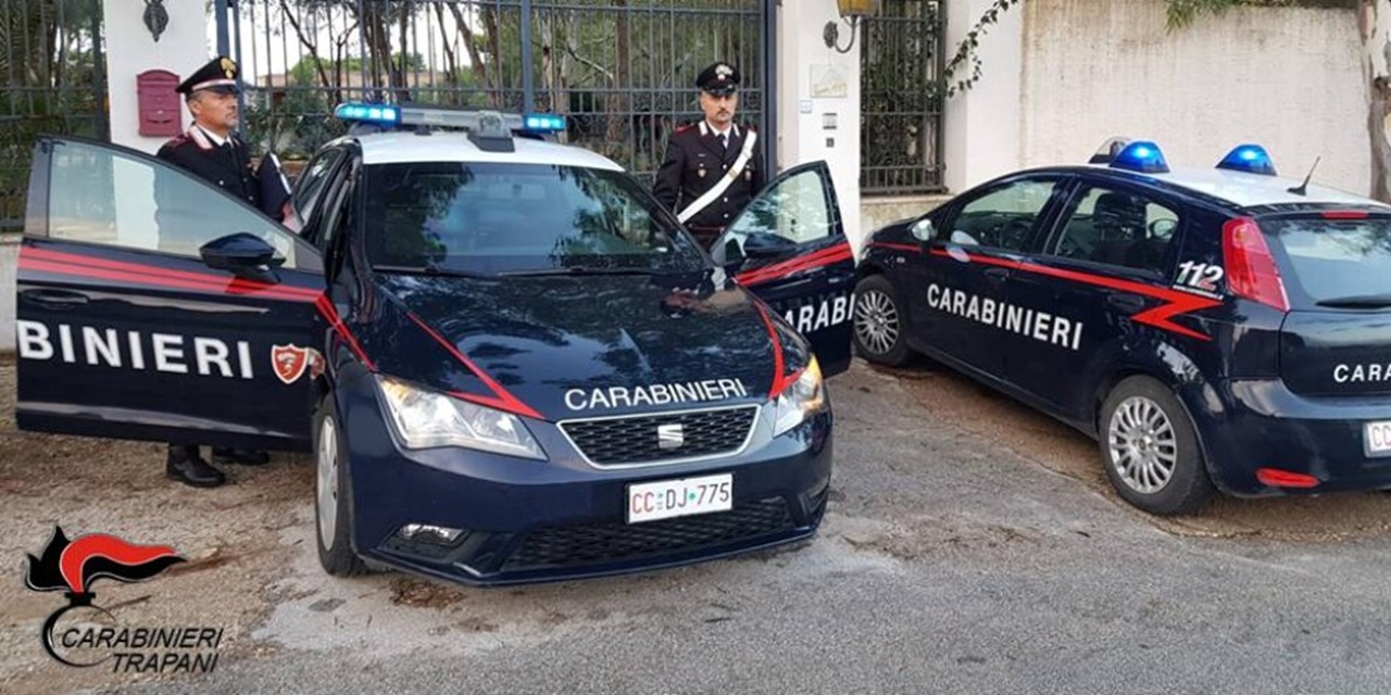 Marsala, dalle telecamere vede una ladra in casa: arrestata