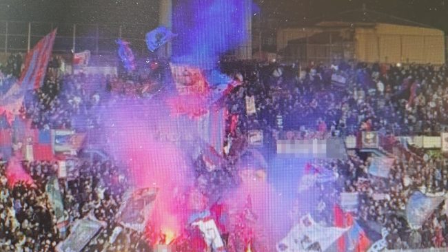Catania, accende un fumogeno in Curva Nord: daspo di 2 anni per un tifoso 23enne