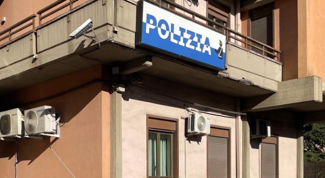 Entrano a casa di un anziano deceduto da qualche settimana per rubare: 2 arresti a Catania