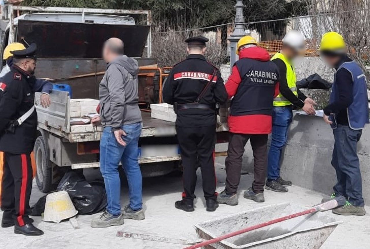 Immigrati irregolari come dipendenti in condizioni di sfruttamento: imprenditore edile accusato di caporalato