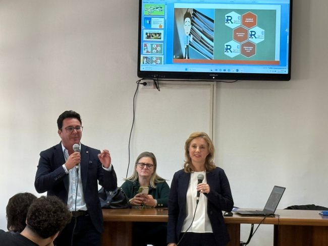 Fisco e Scuola: se ne parla in un incontro al “De Felice-Olivetti” con l’Agenzia delle Entrate etnea