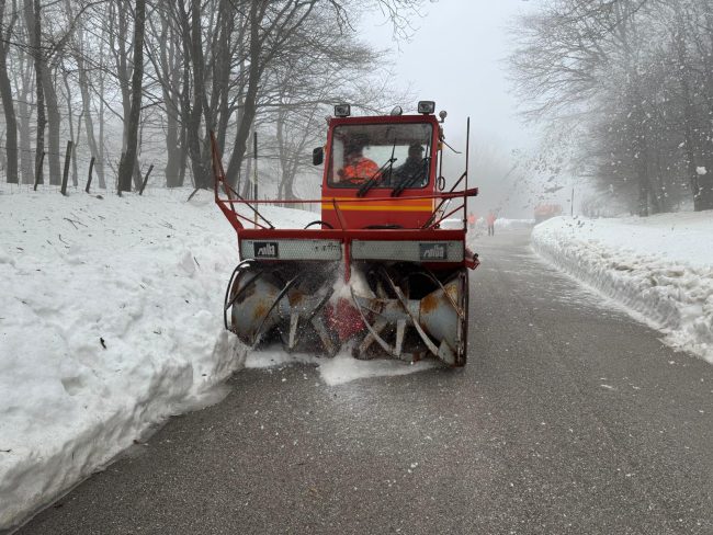 Emergenza neve a Messina, in azione i mezzi del Comune