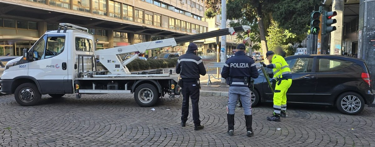 In sosta anche in tripla fila, sanzionati 15 automobilisti indisciplinati al mercato catanese