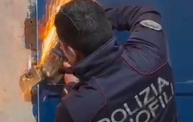Armi e oltre 3kg di marijuana: sequestro a Librino