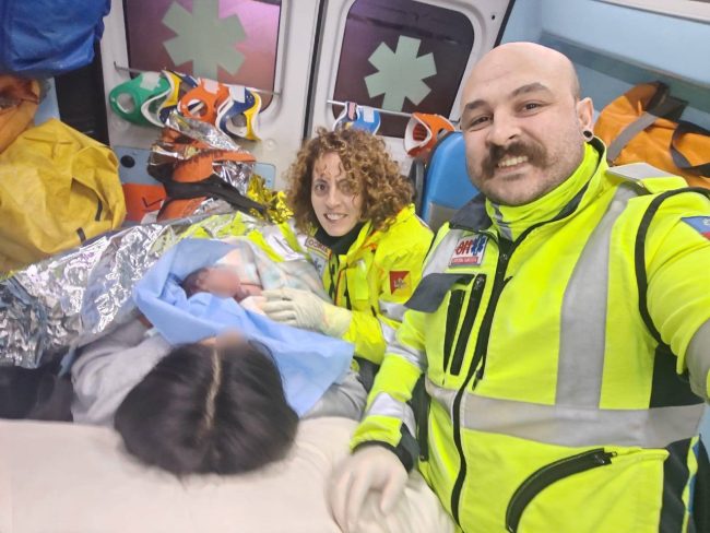 Catania, Seus 118 Sicilia aiuta due mamme a partorire in casa