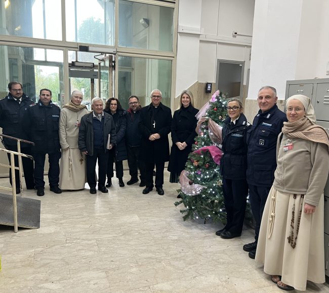 L’Arcivescovo Renna ai detenuti di Piazza Lanza: “Un Natale di speranza”