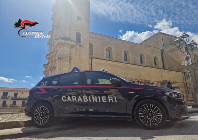 Pusher minorenne arrestato all’uscita da scuola con l’hashish nel giubbotto
