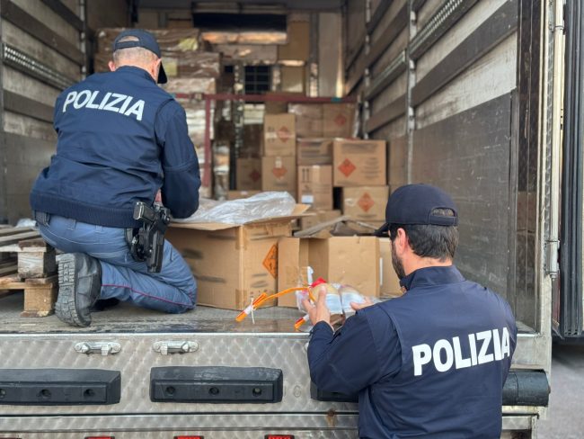 Catania, maxi sequestro di fuochi d’artificio – VIDEO