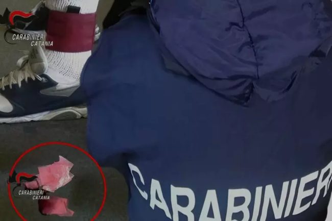 Va a un concerto alla Plaia per spacciare: arrestata pusher 27enne