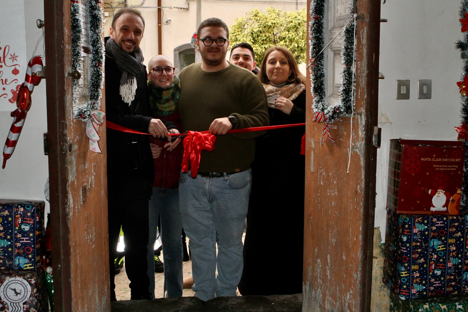 Babbo Natale vi aspetta a Camporotondo Etneo nella sua casa allestita dal Centro Giovani Rinascita – IMMAGINI e VIDEO INTERVISTE