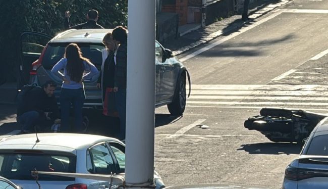 Catania, incidente tra auto e scooter in via Messina