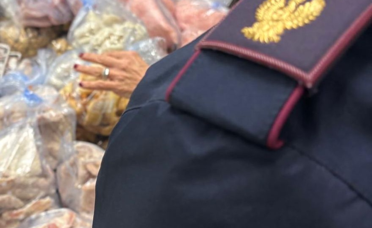 Bar di Catania con alimenti non tracciati e lavoratori in nero. Sanzioni per 50mila euro
