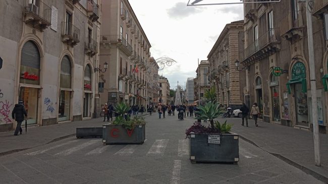 Catania, posizionate barriere antiterrorismo a protezione di mercatini ed eventi natalizi
