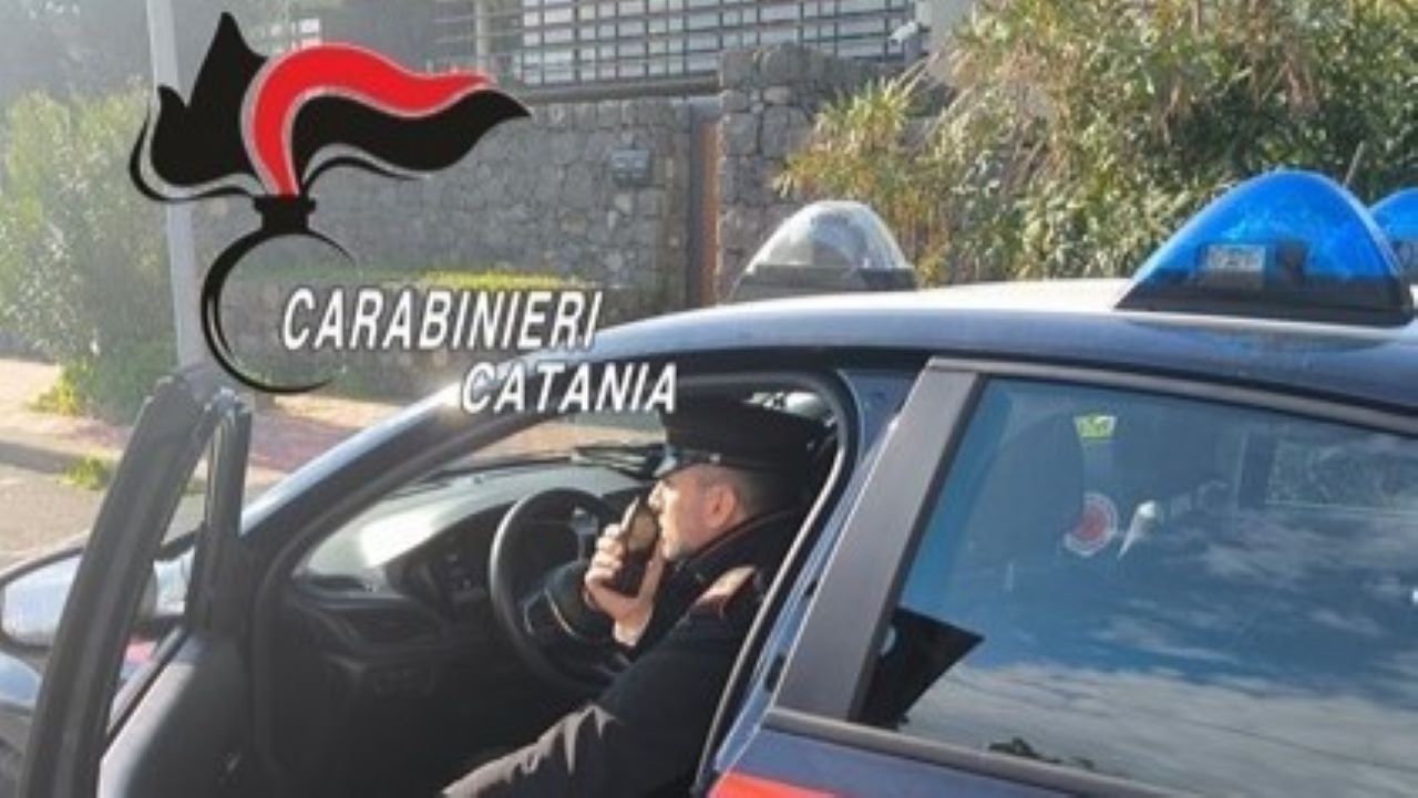 Aci Catena, dagli atti persecutori alle minacce all’ex: “Chiama i carabinieri tanto arrivo prima io”