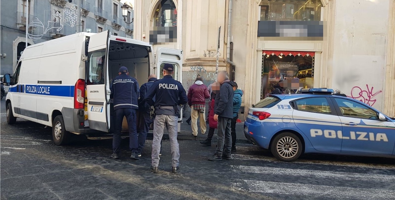 Catania, prodotti non tracciati: nei guai venditori ambulanti