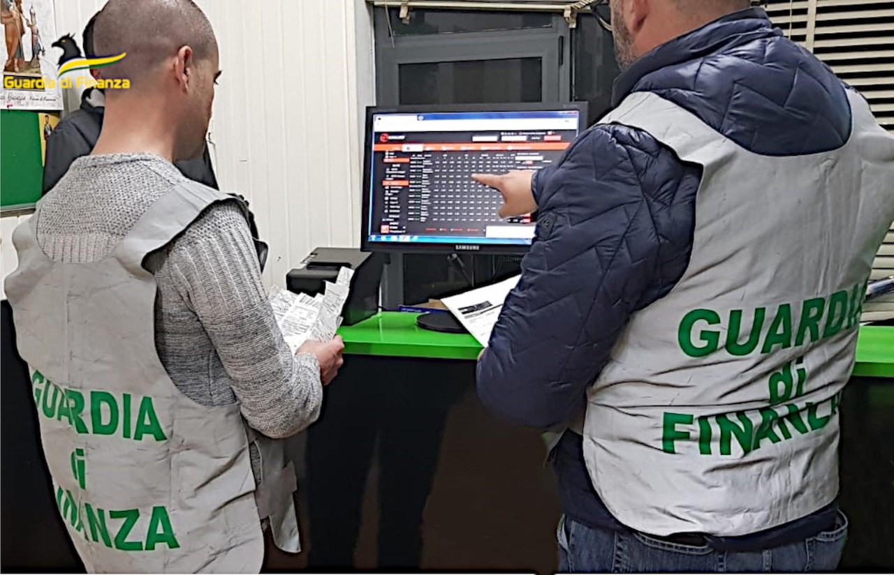 Operazione contro il gioco illegale a Catania: sequestri e sanzioni per 90mila euro