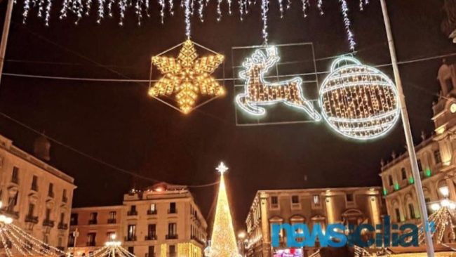 Catania come palcoscenico a cielo aperto per le festività natalizie e di Capodanno. Ecco cosa faranno i cittadini catanesi – VIDEO