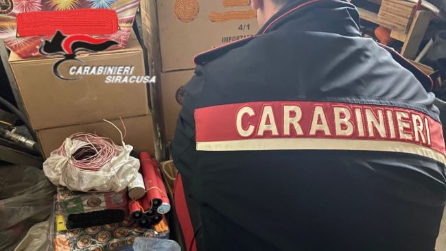 Arrestato siracusano con fuochi d’artificio non certificati
