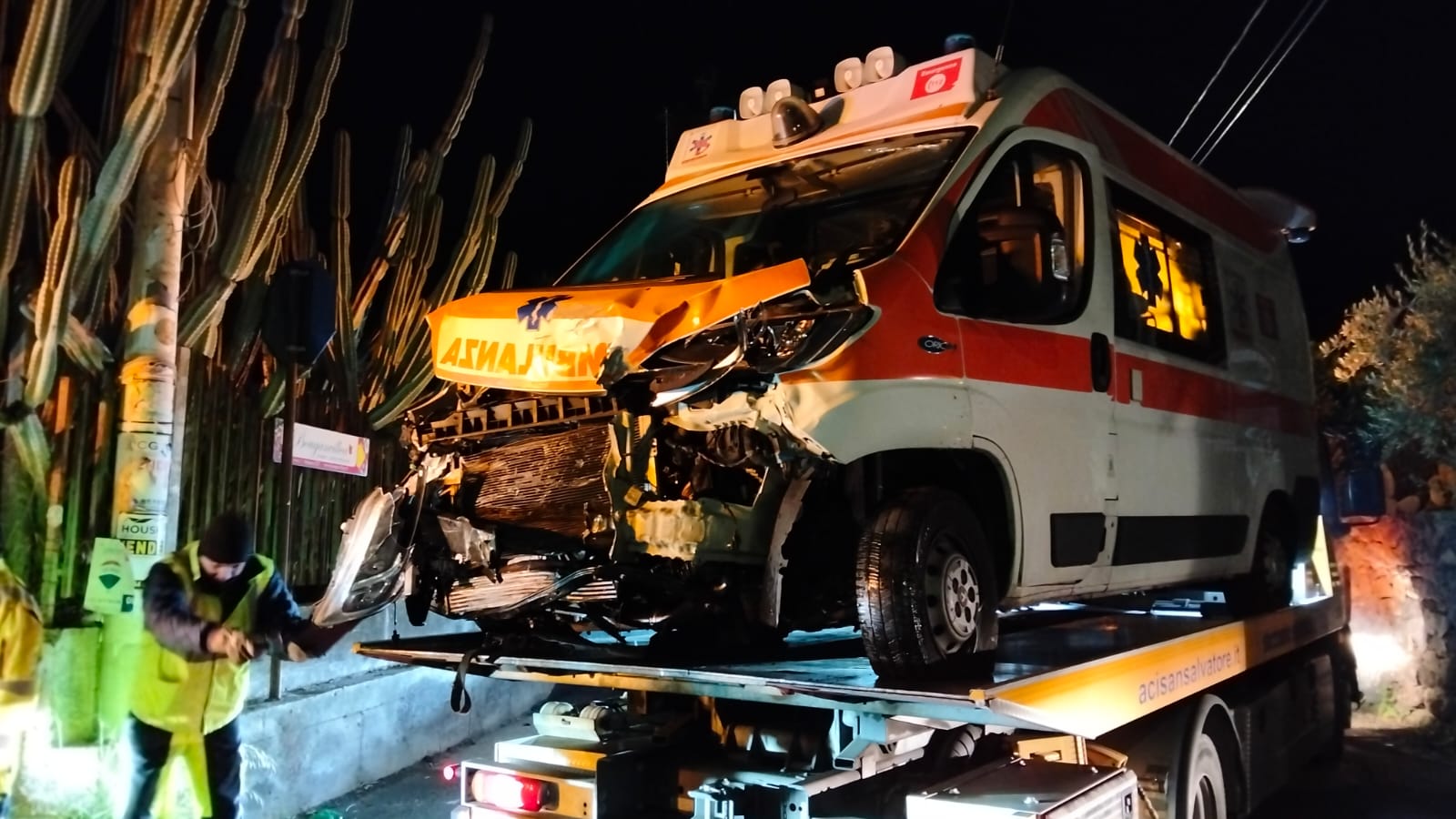 Incidente nel Catanese, coinvolta ambulanza: sei feriti