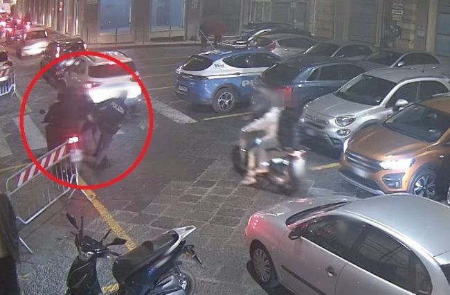 Catania, investito poliziotto per aver fermato un 18enne senza casco