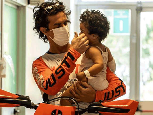 La mototerapia diventa legge: donare un sorriso “stando su due ruote”