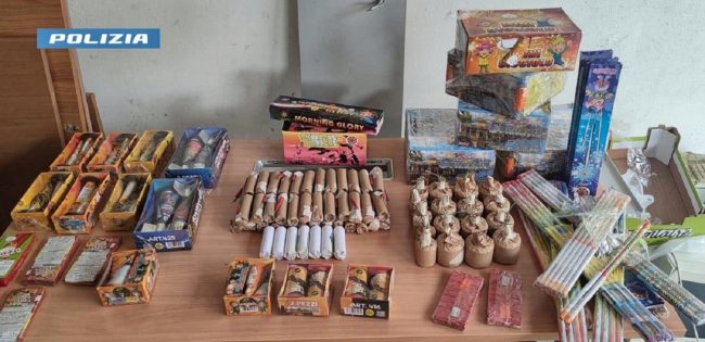 Trovati circa 10 chili di botti illegali in un negozio di casalinghi: sequestro a Messina