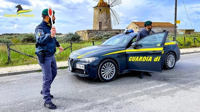 Trapani, sequestrate 5 società e 3 supermercati. Interdetti 6 imprenditori