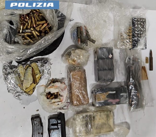 Sequestrate armi, droga e munizioni a Catania
