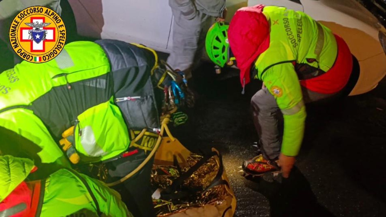 Anziano sciatore disperso sull’Etna al buio e al freddo: salvato e soccorso