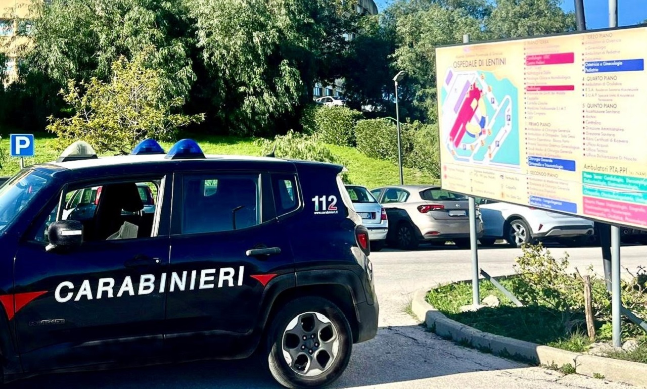 Tentano di rubare benzina dal parcheggio dell’ospedale di Lentini