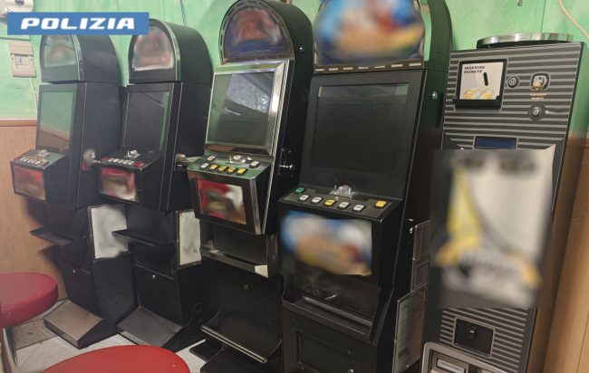 Acireale, chiuso circolo privato trasformato in sala giochi abusiva