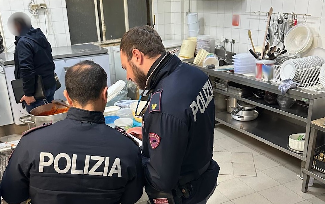 Carenze igieniche e 15kg di prodotti non tracciati: il teatro dello sporco in un bar catanese